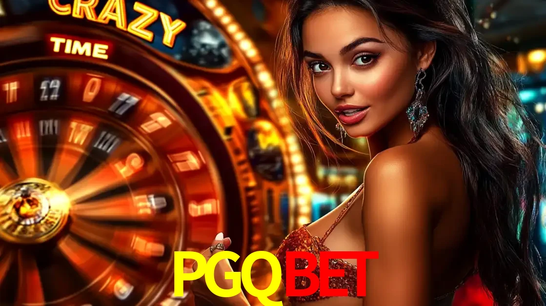Mulher ao lado da roda de prêmios do jogo de cassino ao vivo Crazy Time, um dos shows de jogos mais emocionantes oferecidos pela plataforma de apostas PGQBET.